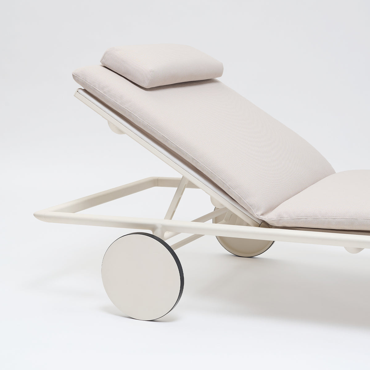 Zebra – Sunlounger with Castors