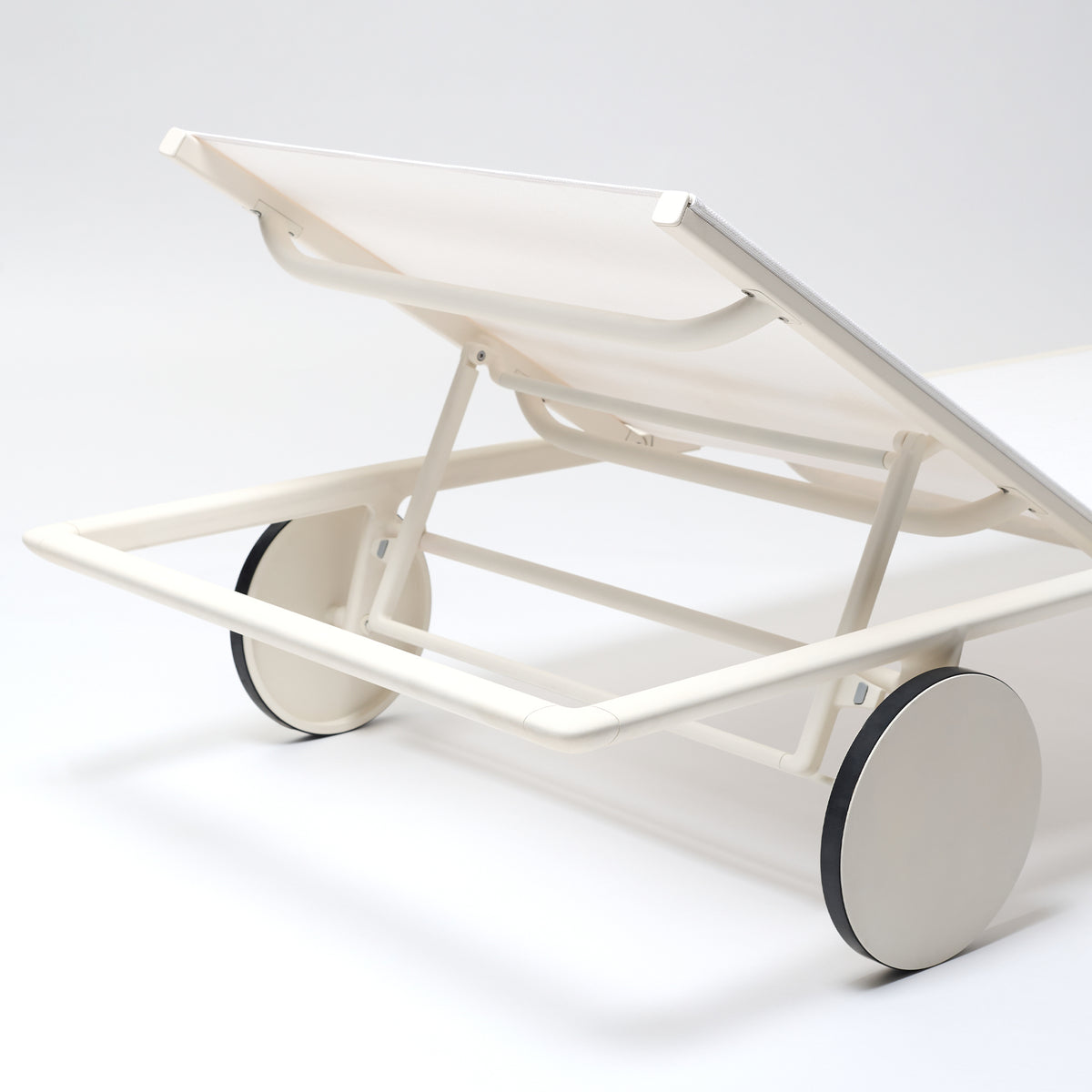 Zebra – Sunlounger with Castors