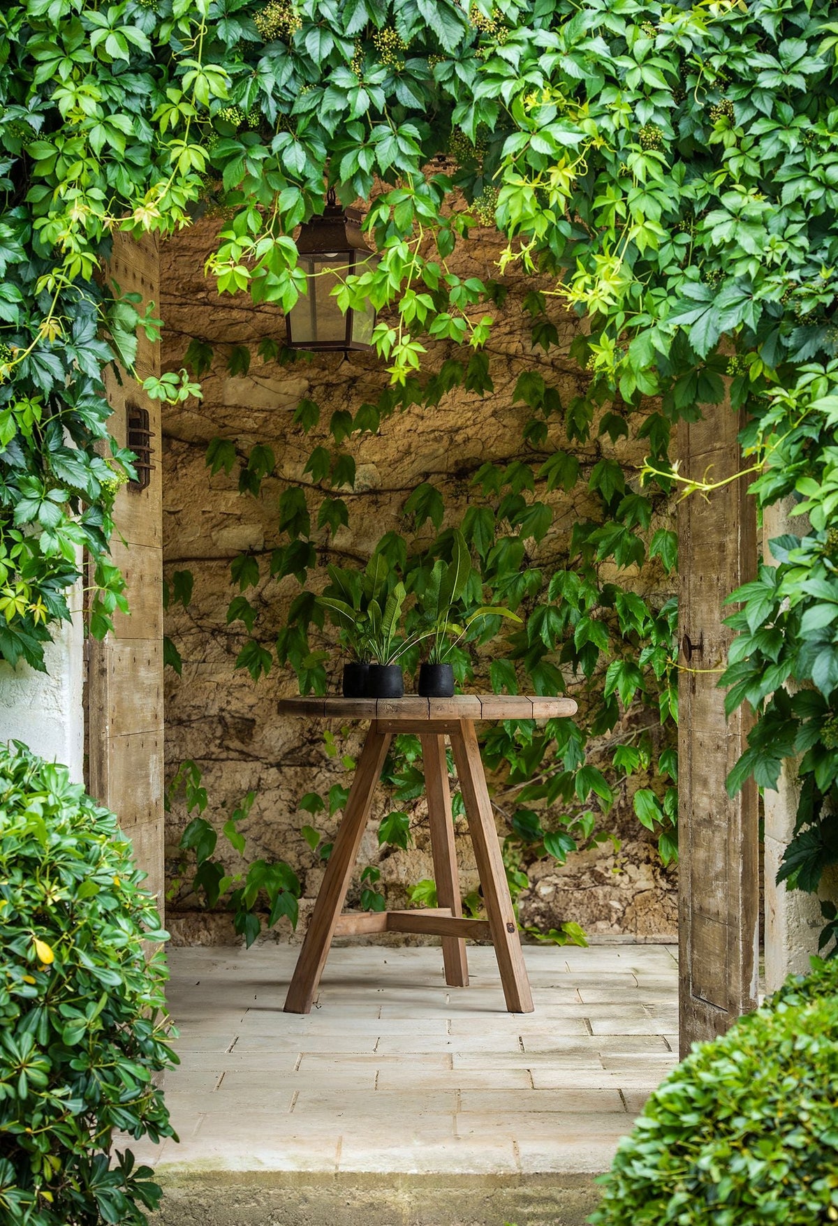 Anton Round Bar Table