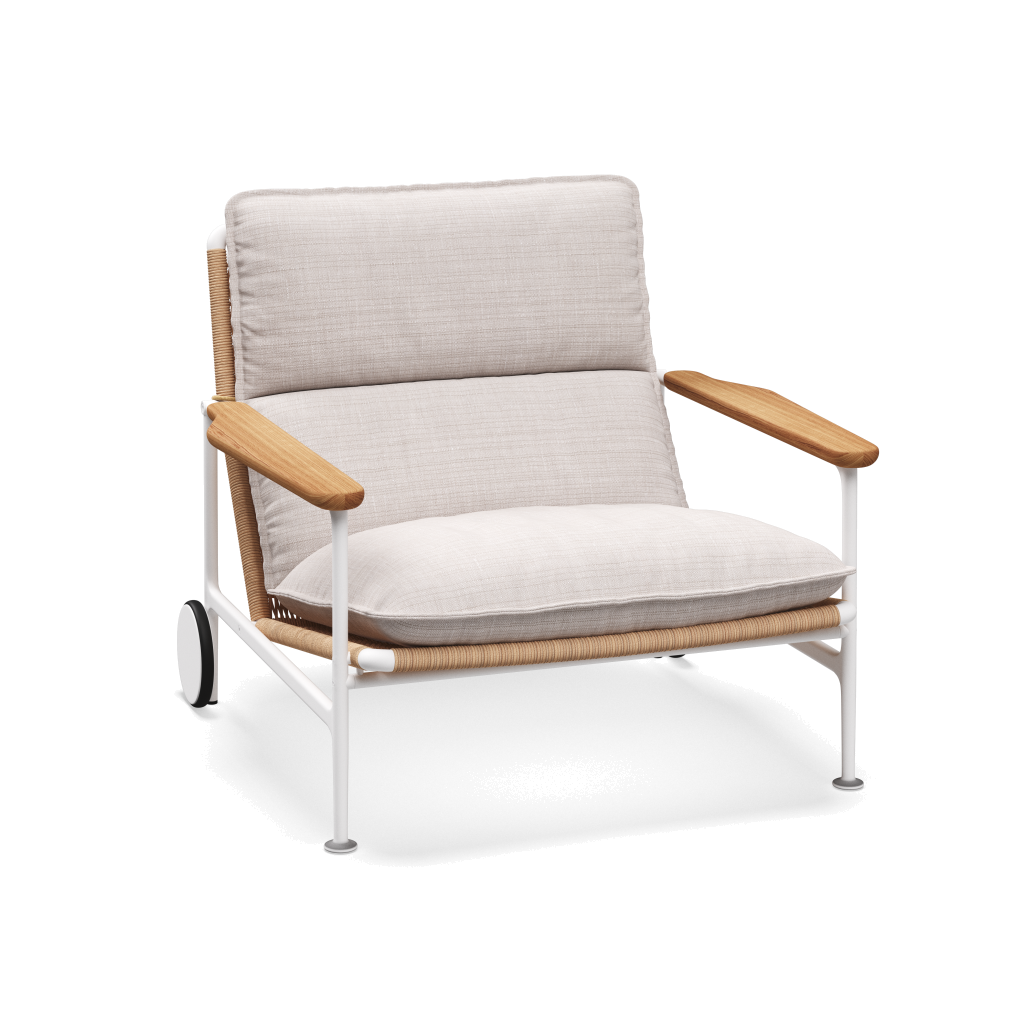 Zenith loungestoel met teakhouten armleuningen — White Wheat Natural met Willa Parchment