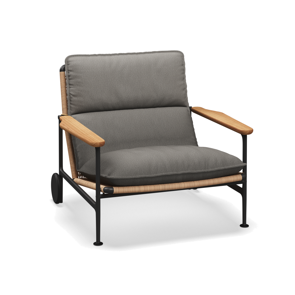 Zenith loungestoel met teakhouten armleuningen — Meteor Wheat Natural met Dot Putty