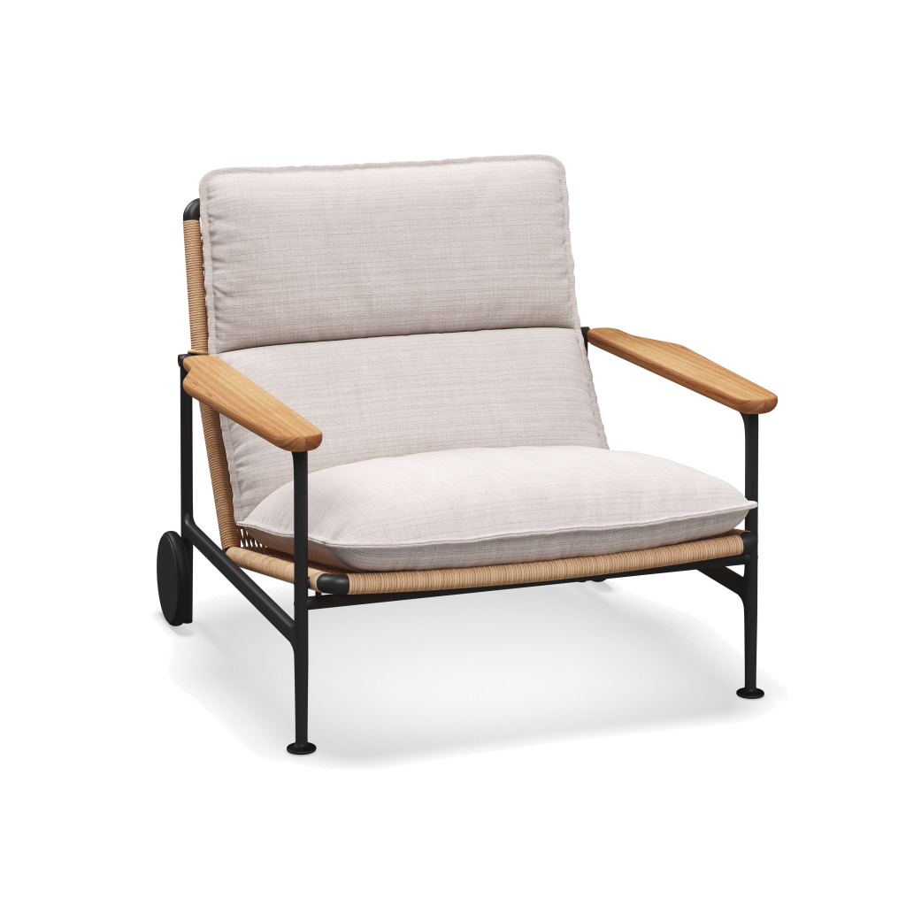 Zenith loungestoel met teakhouten armleuningen — Meteor Wheat Natural met Willa Parchment
