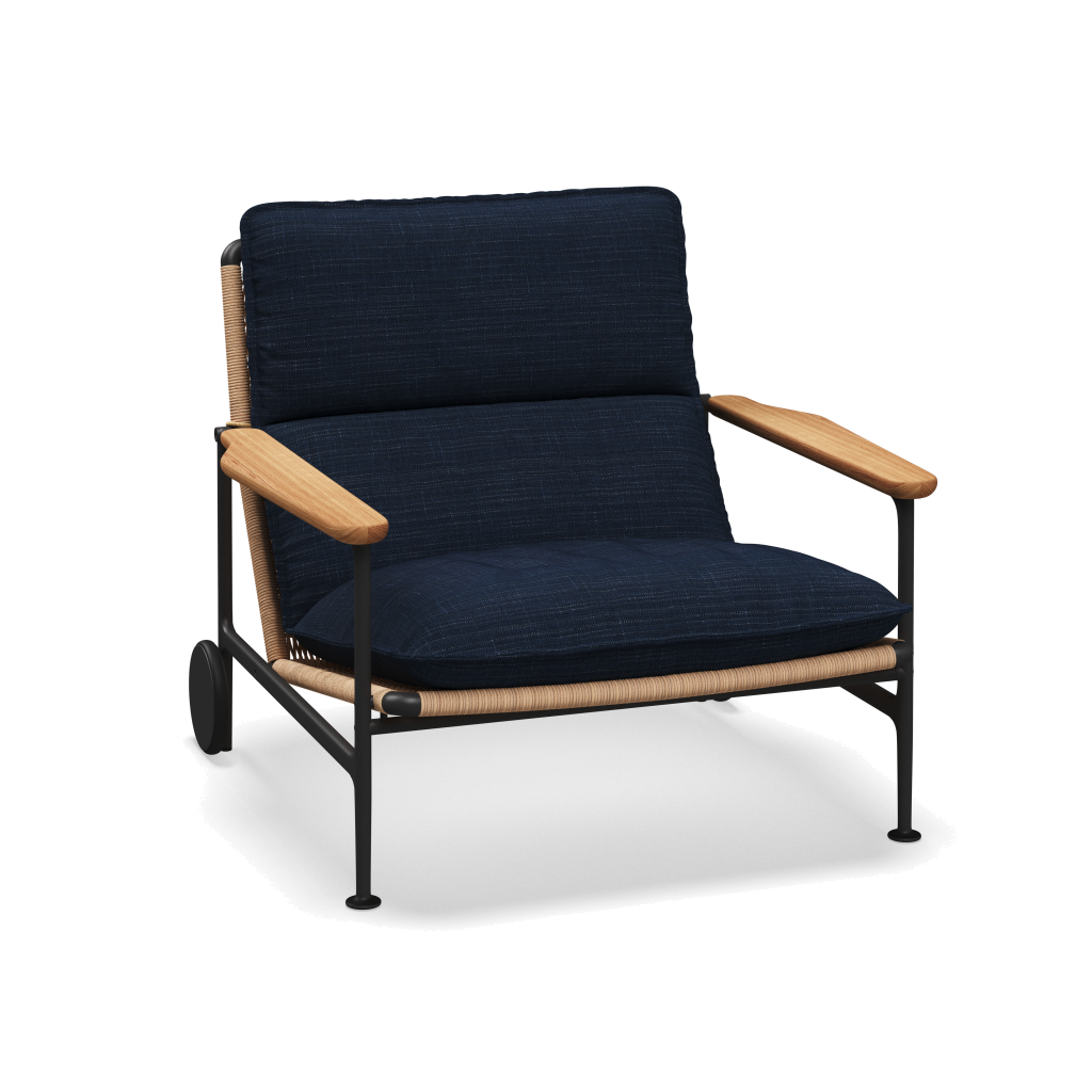 Zenith loungestoel met teakhouten armleuningen — Meteor Wheat Natural met Willa Denim