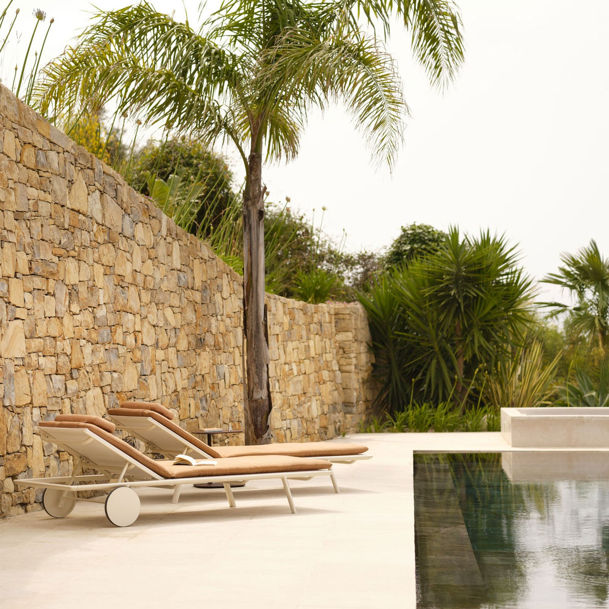 Zebra – Sunlounger with Castors sfeerbeeld