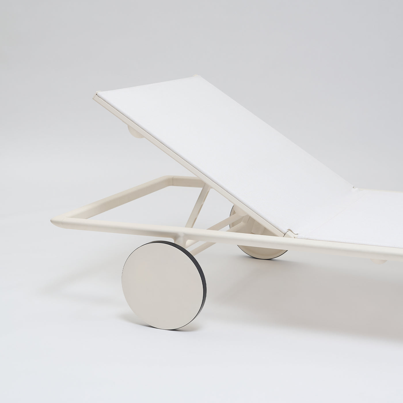 Zebra – Sunlounger with Castors