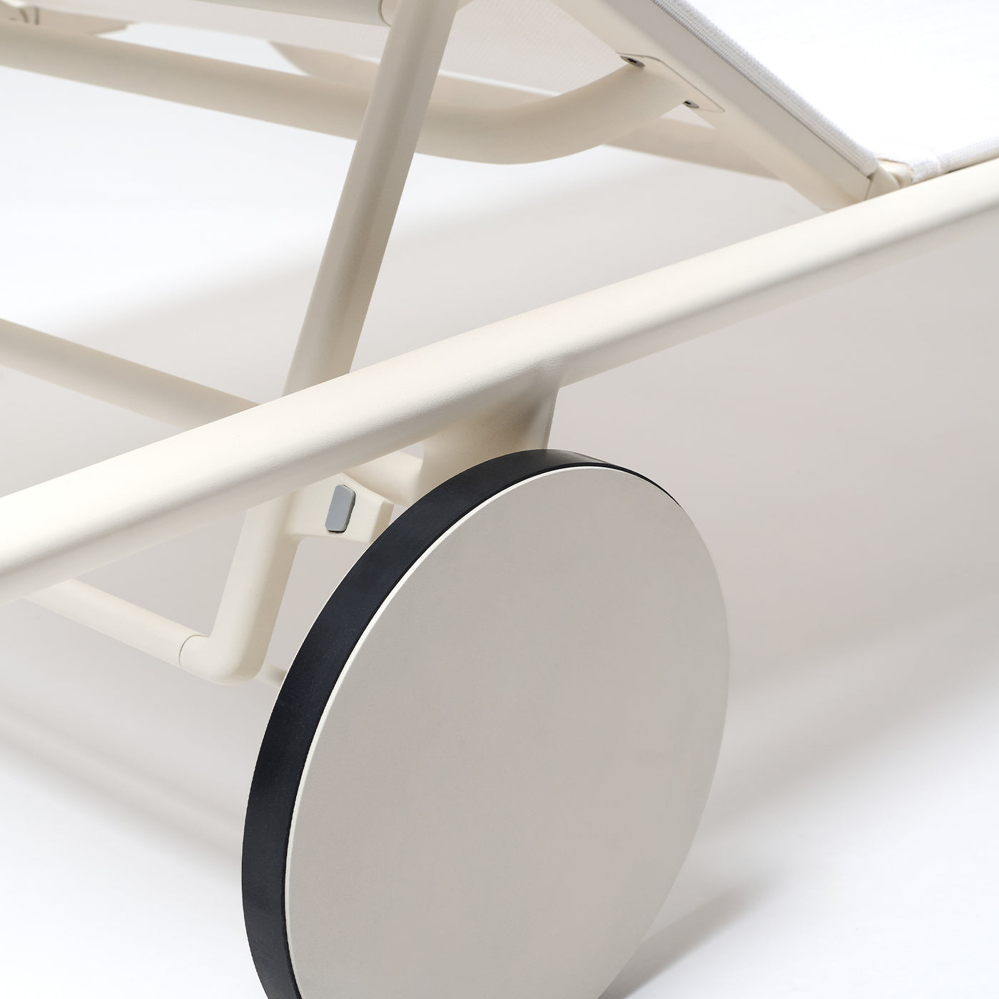 Zebra – Sunlounger with Castors