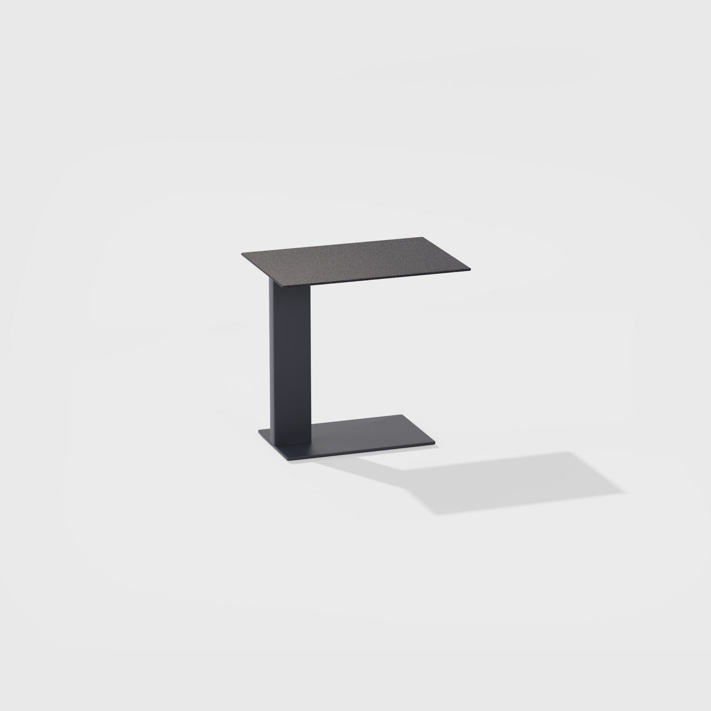 Small table with top in speckled aluminium 50 x 35 x h 47 cm