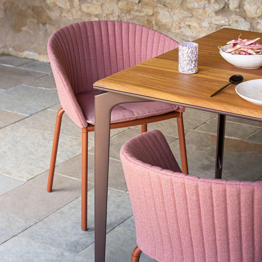 Allsize – Table Iroko sfeerbeeld