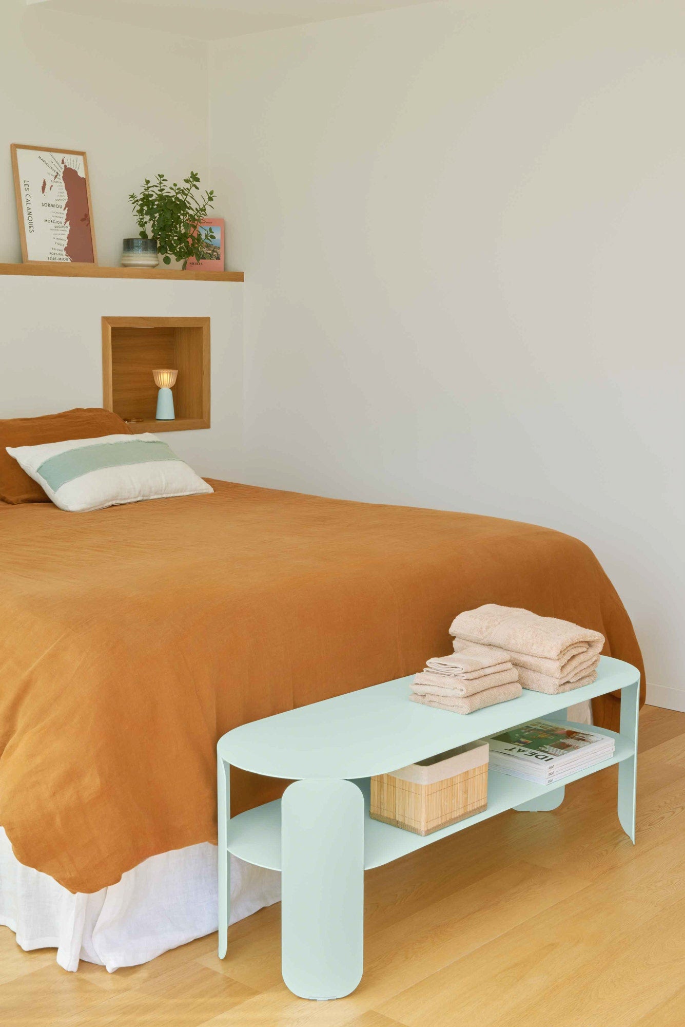 Bebop low console table 119 x 41 cm · H 43 cm