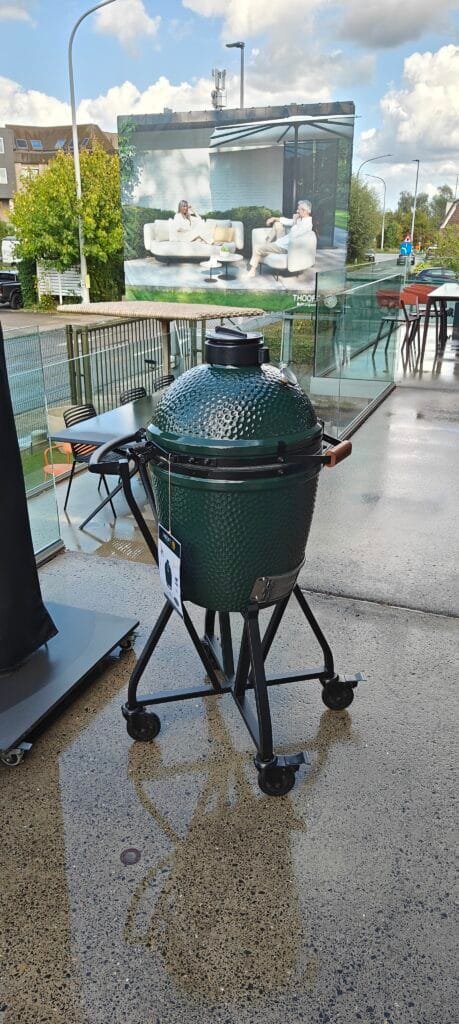 Big-Green-Egg-Medium-Showroom-459x1024.jpg
