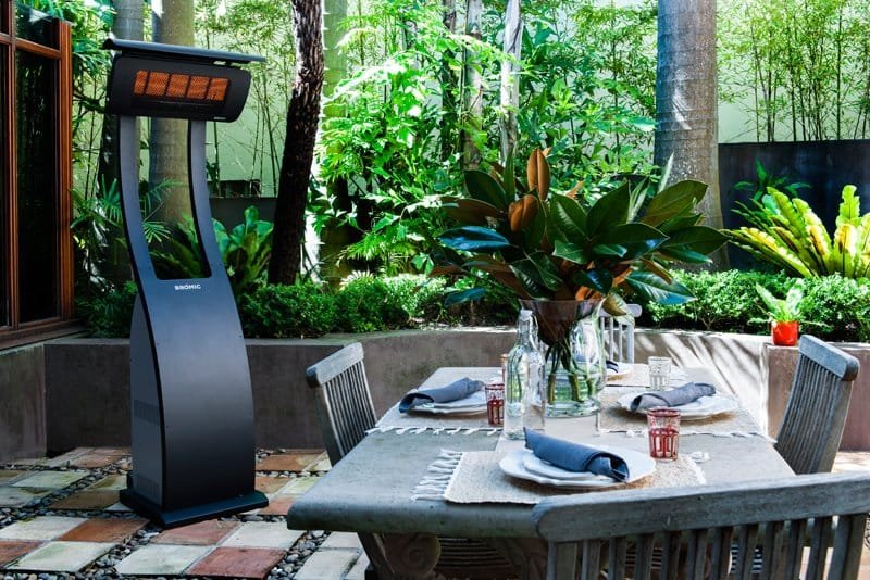 Bromic-Tungsten-smart-heat-portable-gas-in-garden.jpg