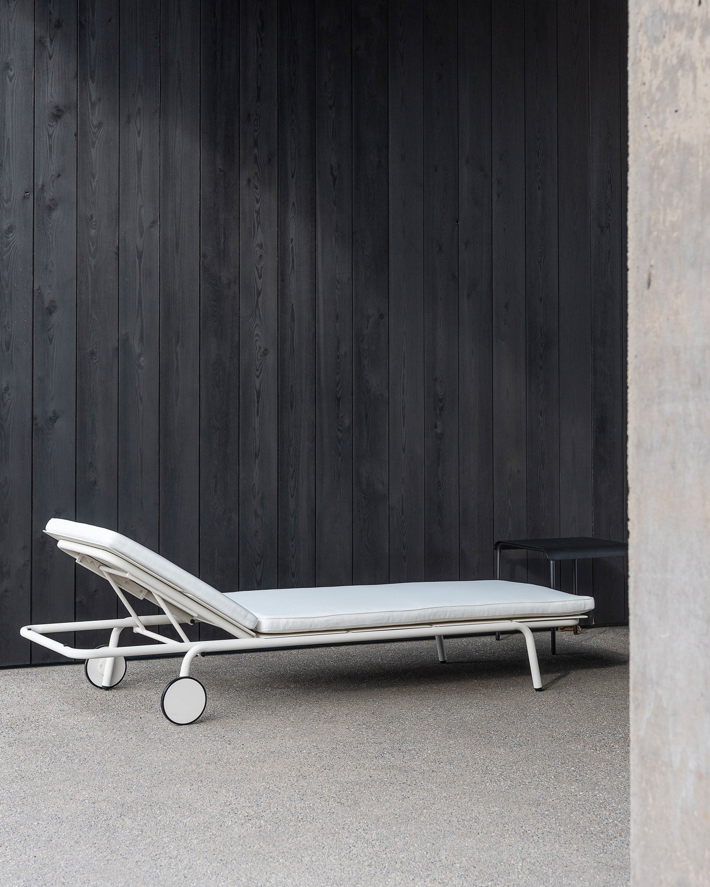 Sun Lounger August
