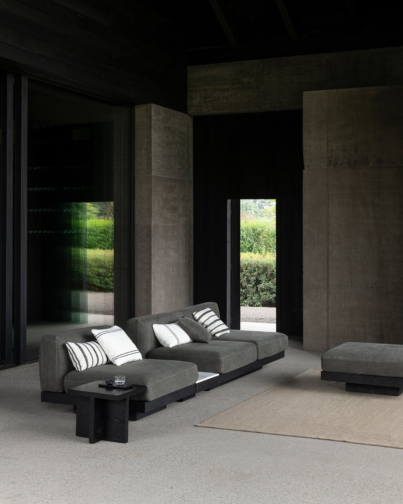 Bench 2-seater Indoor Smoke Black Rudolph