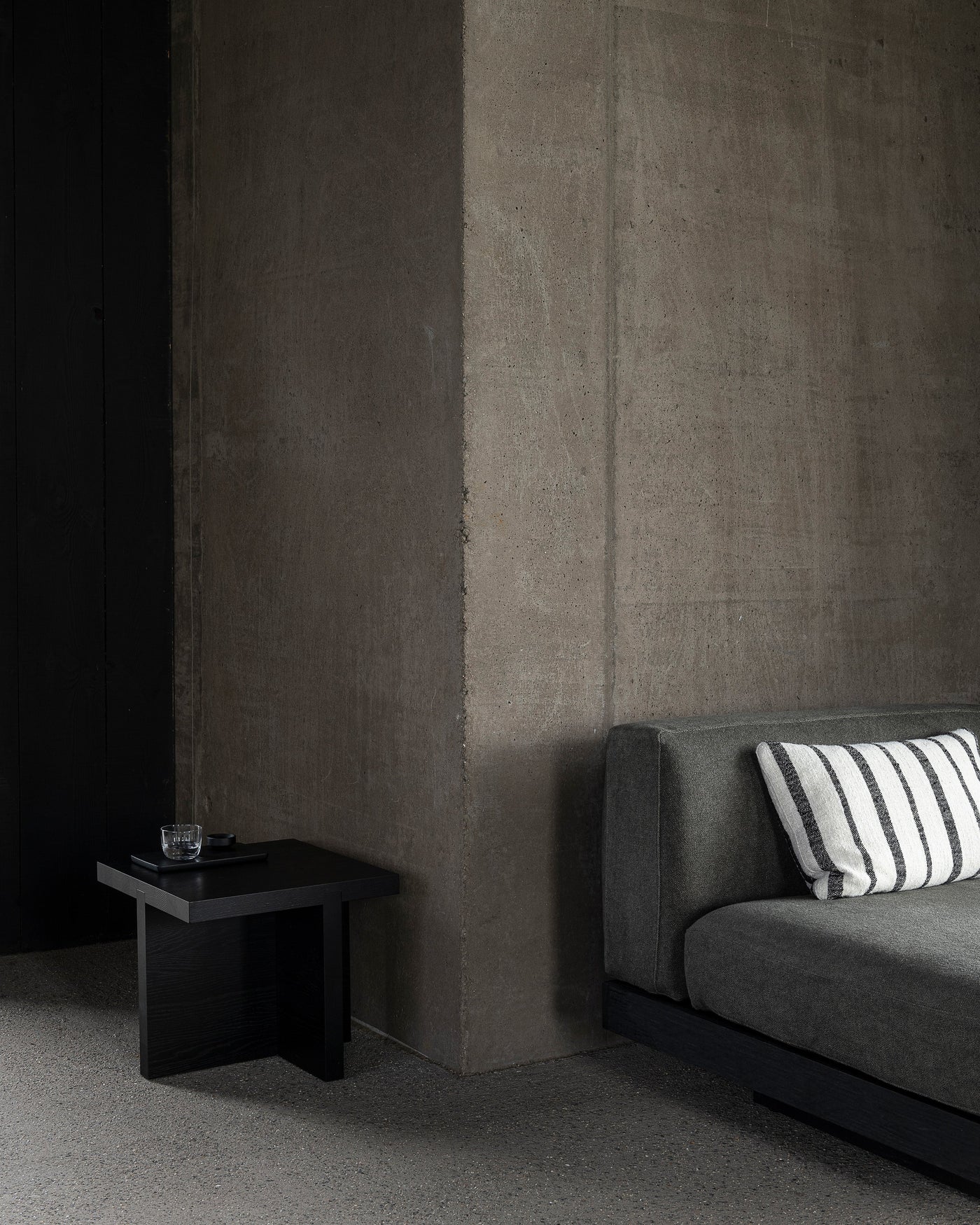 Sidetable Square Black Rudolph