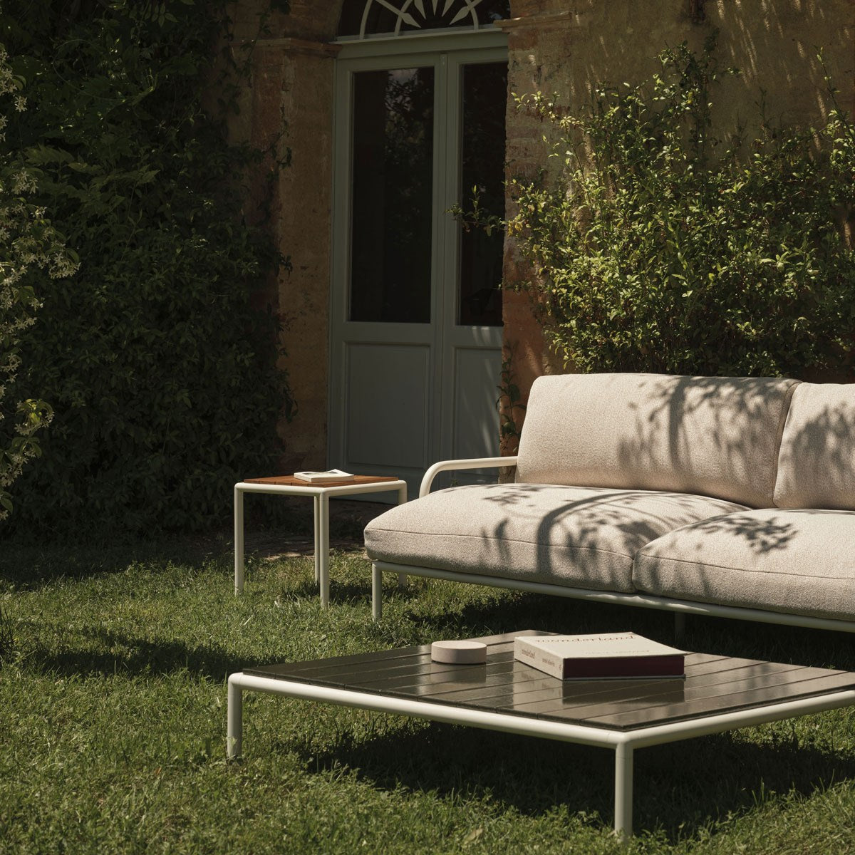 Roe – Small Table 96x96h21 Pie.LAV. sfeerbeeld