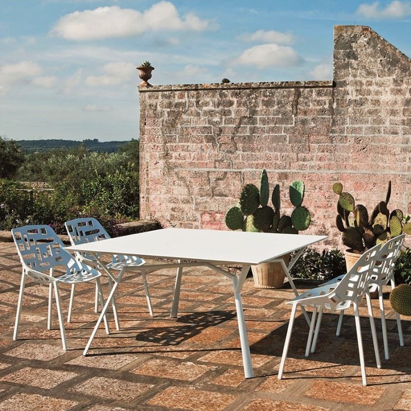 Fast_radice_quadra_table_and_chairs.jpg