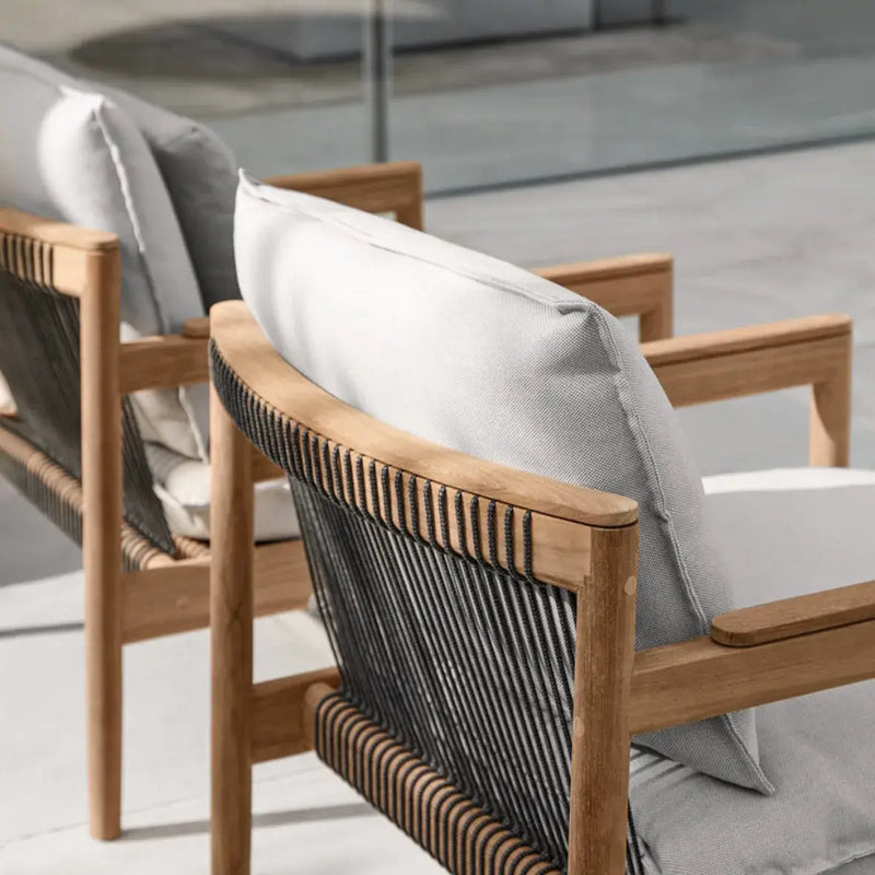 Gloster_saranac_lounge_chair_detail_1_zwwuy2.webp