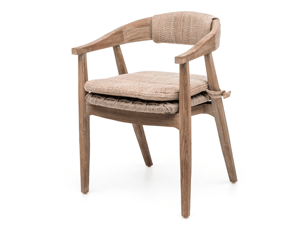Faye Armstoel Wicker