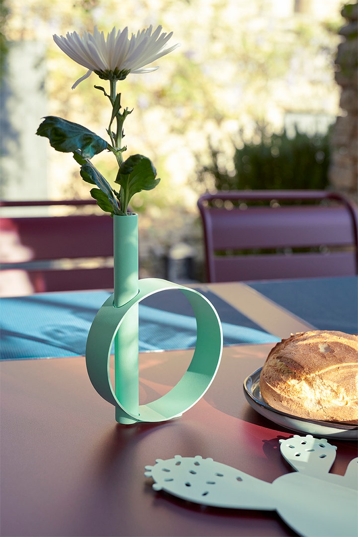 Ios single-stem vase