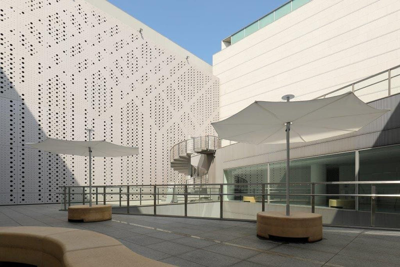 Infina-garden-umbrella-Museum-of-Contemporary-Art-Tokyo6.jpg