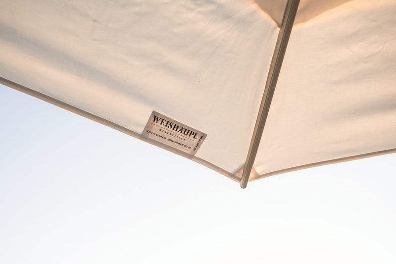Klassiker_300_Breeze_Natur_Weishaeupl-Logo_Sonnenschirm.jpg