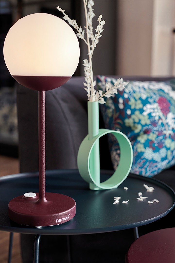 Ios single-stem vase