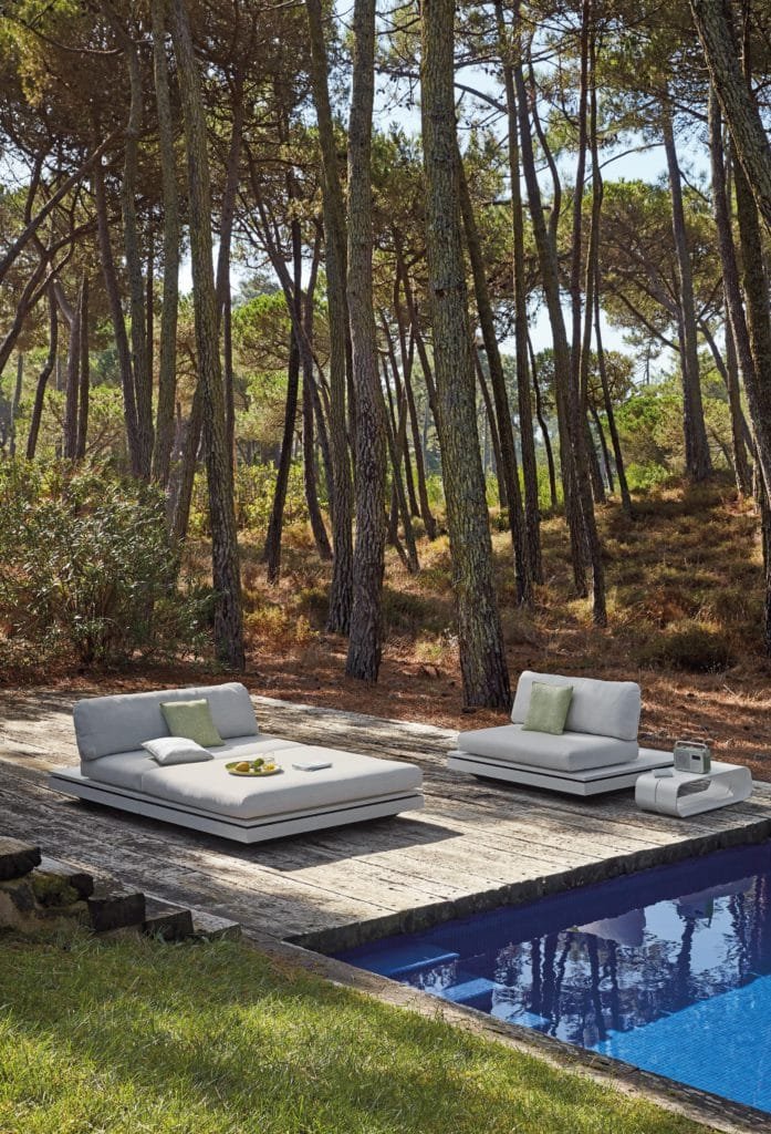 Manutti-Elements-Daybed-solo-module-with-sidetable-min-697x1024-1.jpg