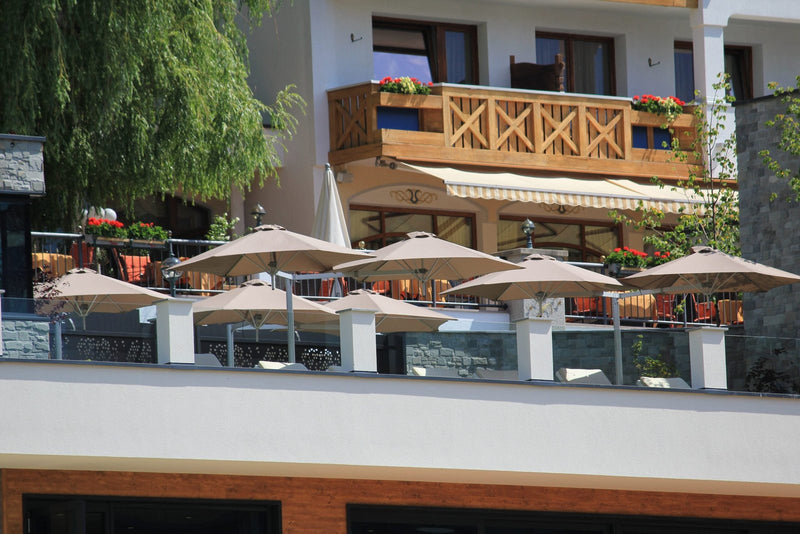 Paraflex-parasols-Cervosa-hotel-Serfaus1-scaled.jpg