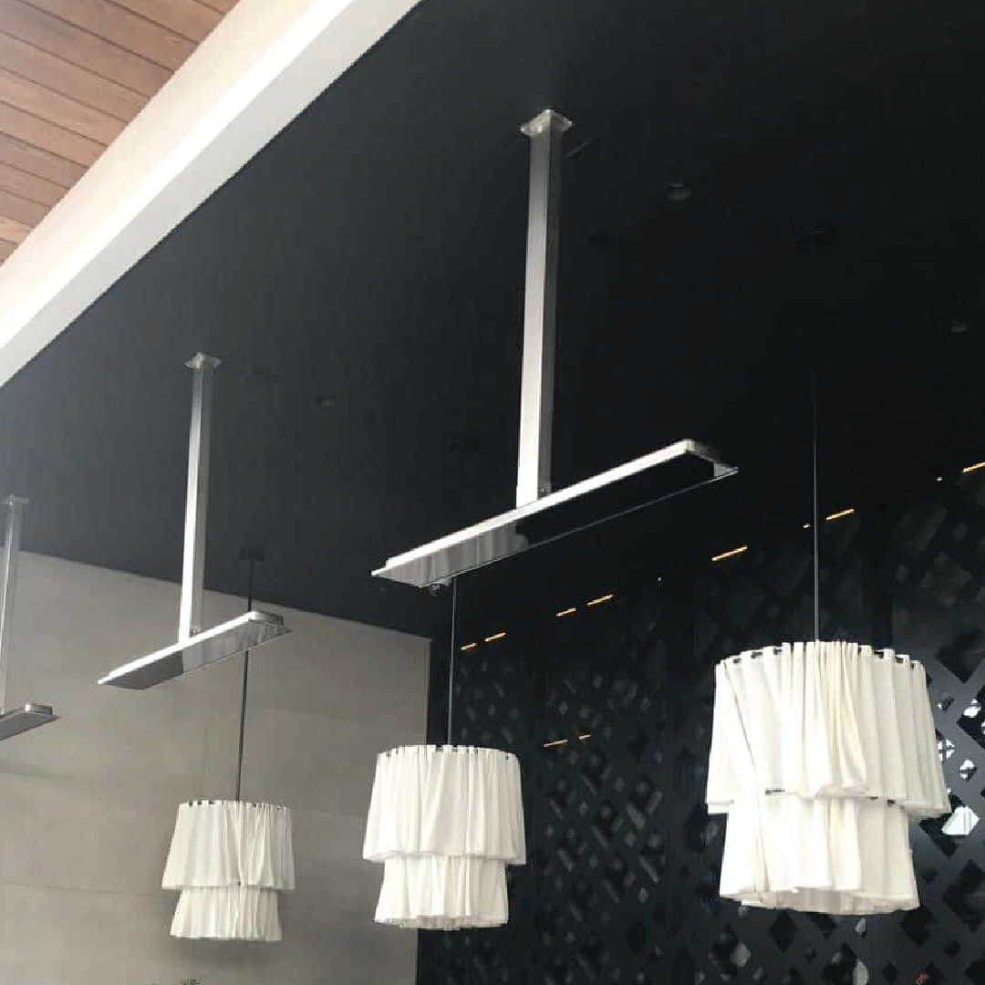 Bromic Platinum Electric opgehangen aan een Tube Suspension Kit