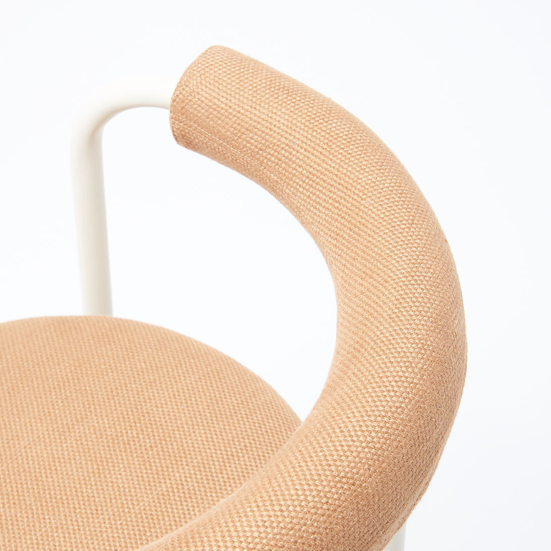 Roè Eetfauteuil met Afneembaar Zitkussen en Rolkussen – R303