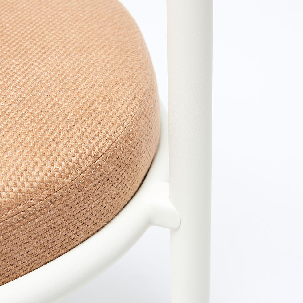 Roè Eetfauteuil met Afneembaar Zitkussen en Rolkussen – R303