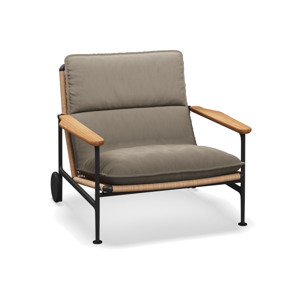Zenith loungestoel met teakhouten armleuningen — Meteor Wheat Natural met Tuck Truffle