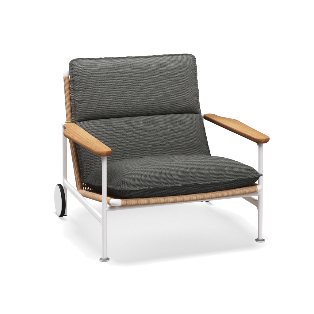 Zenith loungestoel met teakhouten armleuningen — White Wheat Natural met Lopi Charcoal