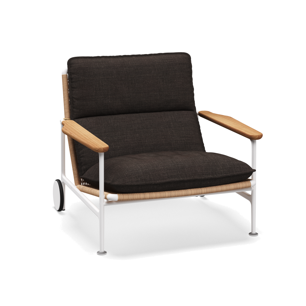 Zenith loungestoel met teakhouten armleuningen — White Wheat Natural met Willa Peat