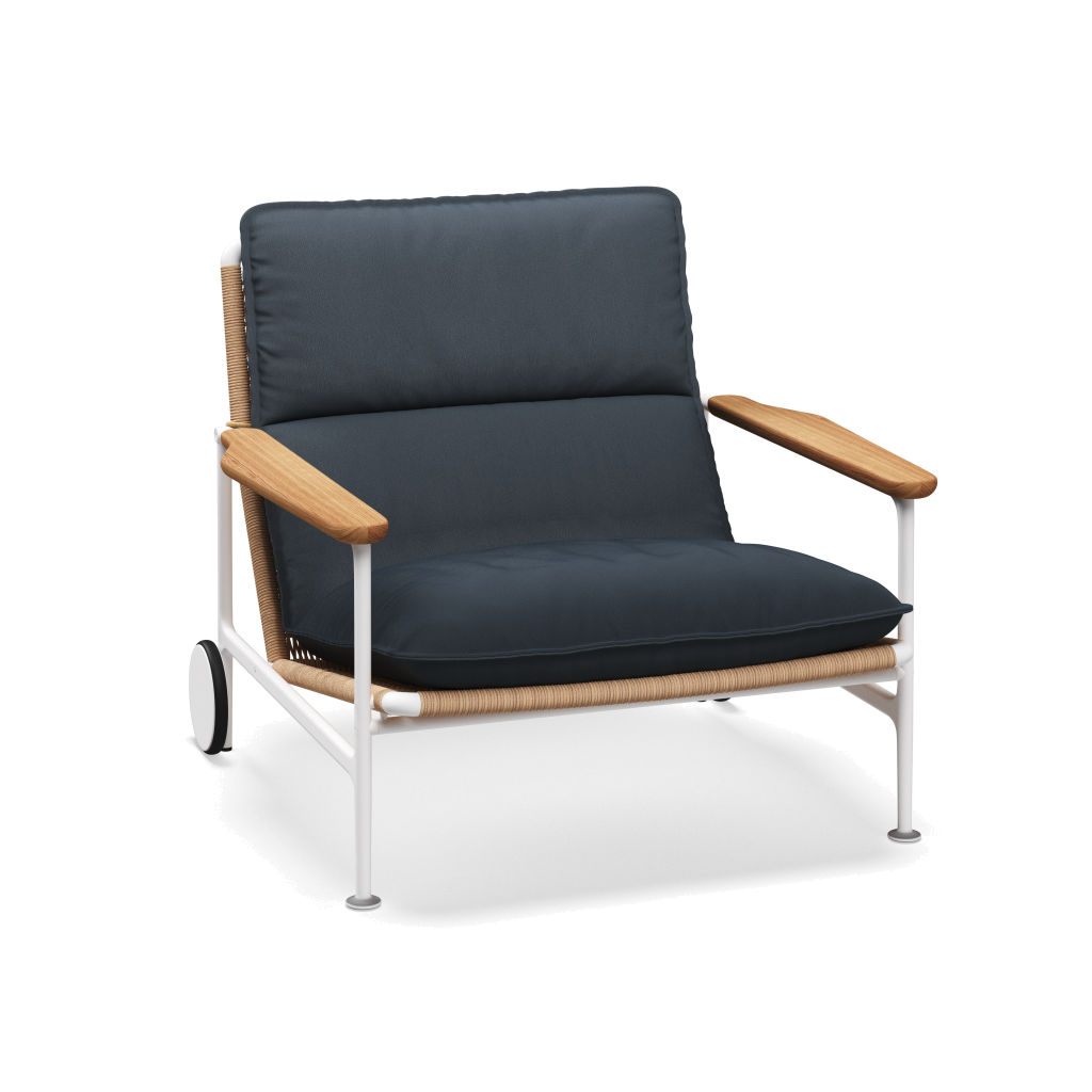 Zenith loungestoel met teakhouten armleuningen — White Wheat Natural met Tuck Denim