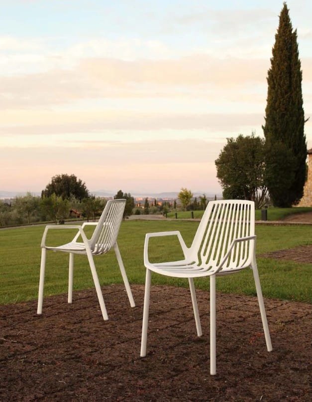 RiaWitOutdoorScene.jpg