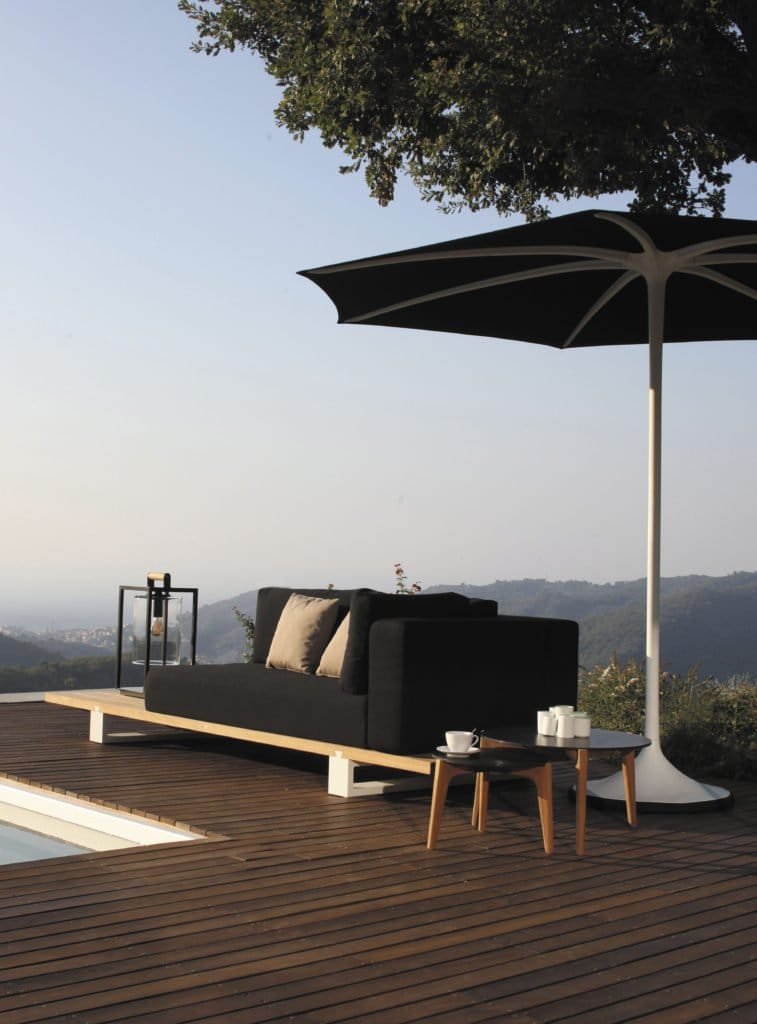 Royal-Botania-Parasol-Palma-White-base-in-beautiful-mountains-757x1024