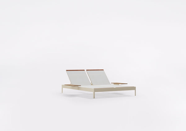 Double sunlounger with small table on the right and on the left
