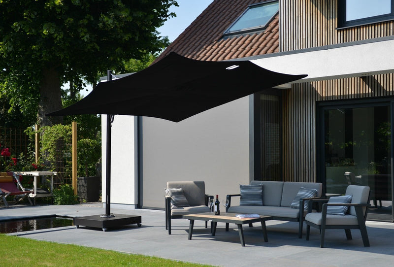 Spectra-cantilever-umbrella-dusk-2LR.jpg