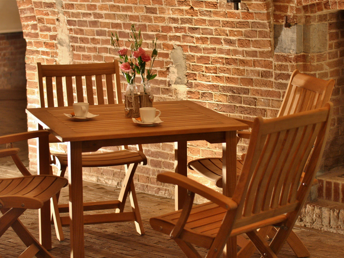 Victoria Folding Arm Chair