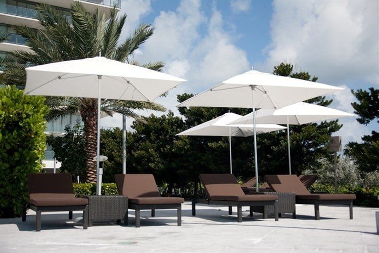 Tuuci-Ocean-Master-Classic-Parasol-Sfeerfoto2.jpg