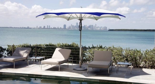 Tuuci-Ocean-Master-Crescent-Parasol-Sfeerfoto3.jpg