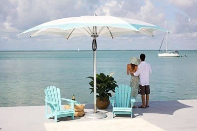 Tuuci-Ocean-Master-Max-Crescent-Parasol-Sfeerfoto2.jpg