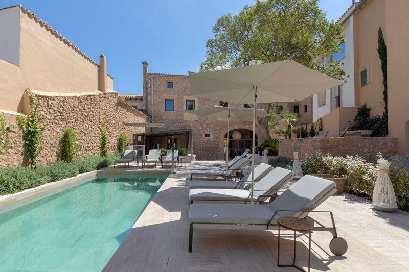 Umbrosa-Infina-center-post-umbrella-Boutique-Hotel-Can-Auli-Mallorca13.jpg