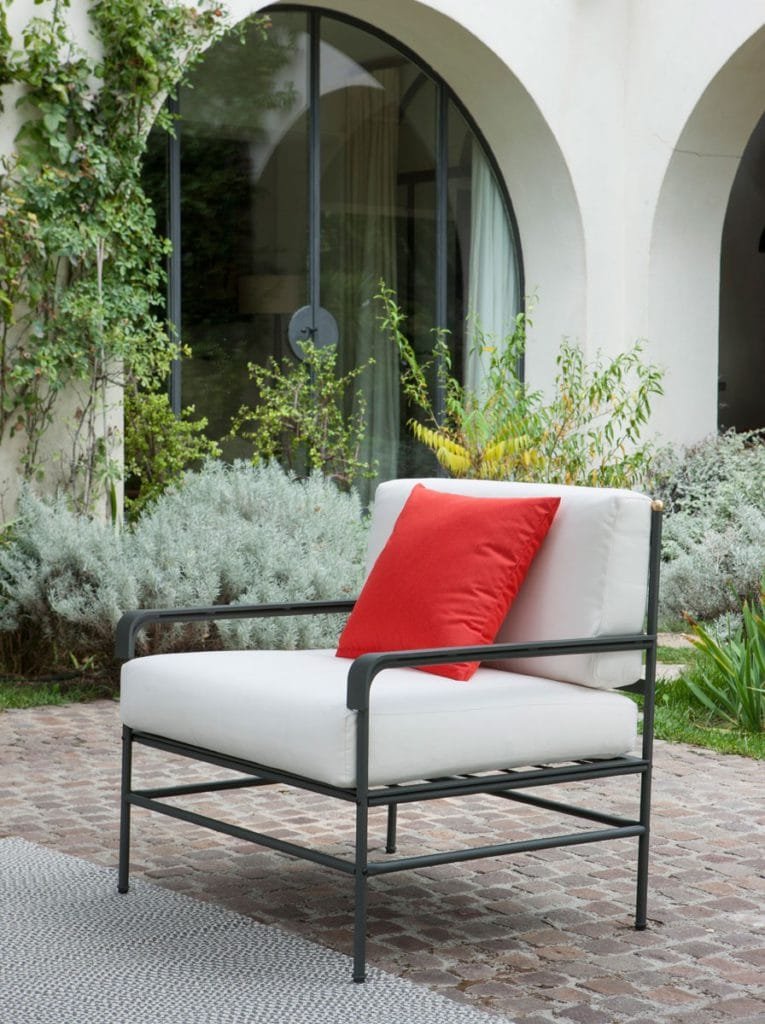 Unopiu_toscana_lounge_front_detail-765x1024-1.jpg