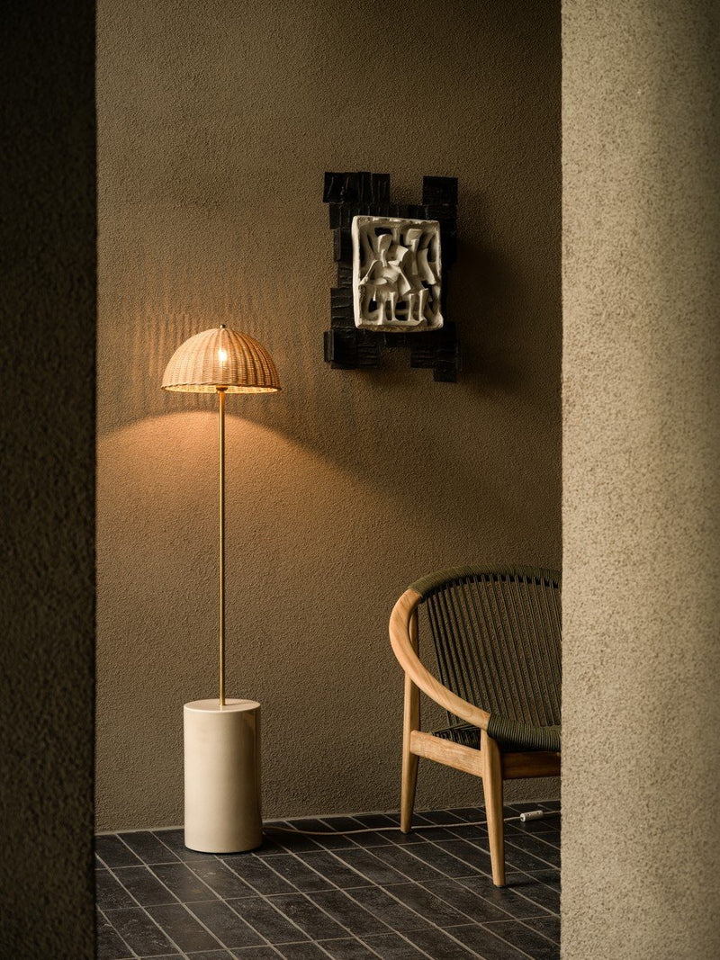 Vincent-Sheppard_Arvin-floor-lamp-straight_Frida-lounge-chair_HR.jpg