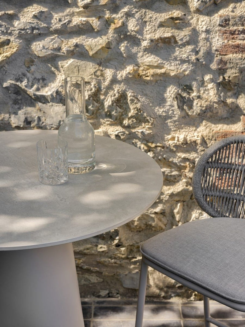 Vincent-Sheppard_Kodo-bar-stool-dune-white-almond_Sandro-bar-table-ceramic-portland_HR-1.jpg