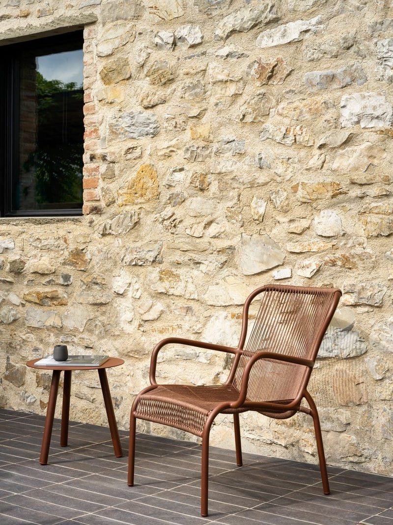Vincent-Sheppard_Loop-lounge-chair_Lilo-side-table-rust_HR.jpg