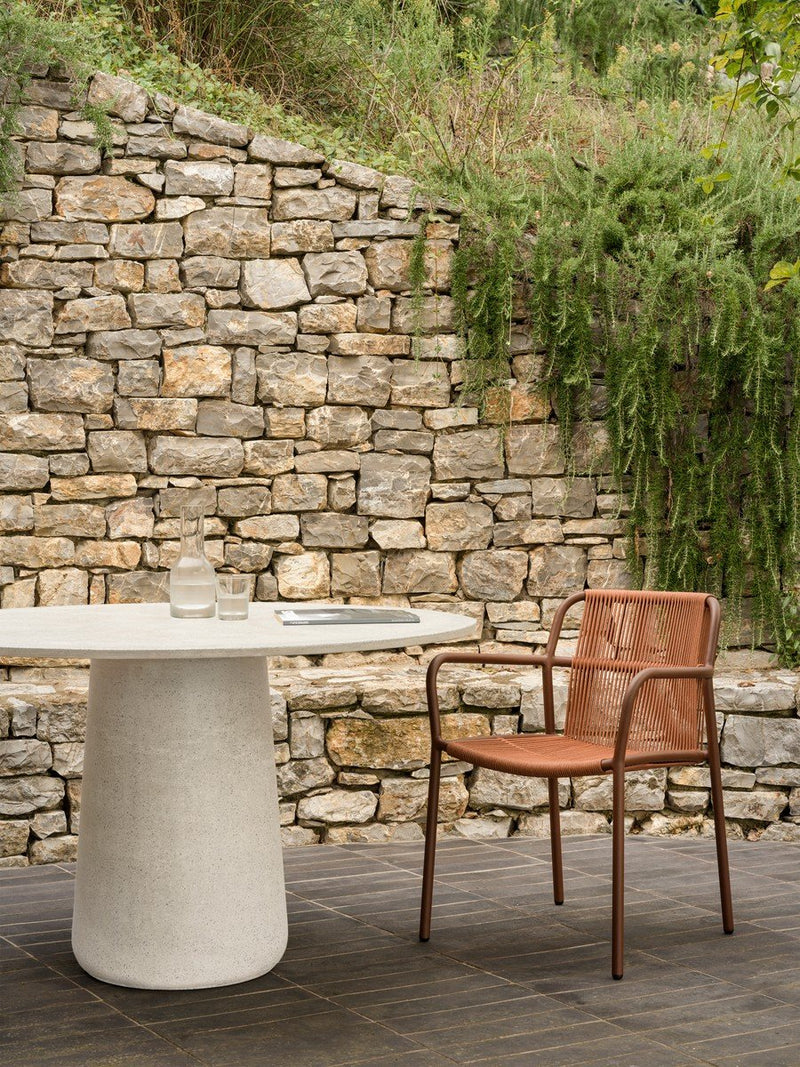 Vincent-Sheppard_Mistral-dining-table_Sweep-dining-chair-cinnamon-rust_2_HR-1.jpg