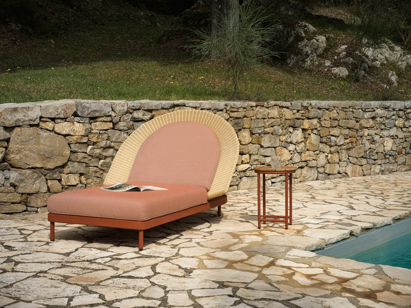 Vincent-Sheppard_Wicked-sunlounger_Wicked-side-table-terracotta_Coral_HR.jpg